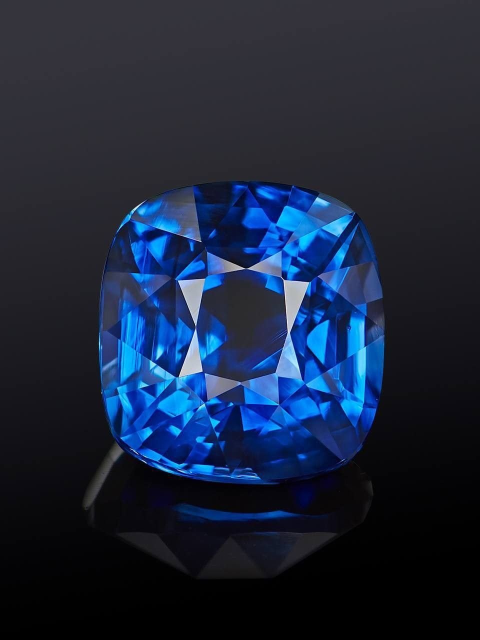 Blue sapphire gemstone